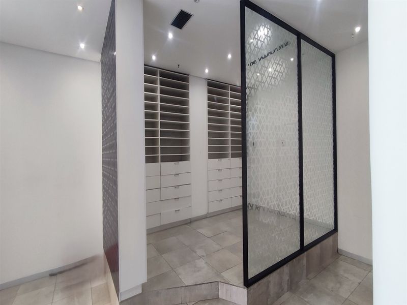 Office space to let in Rosebank - Photo 9