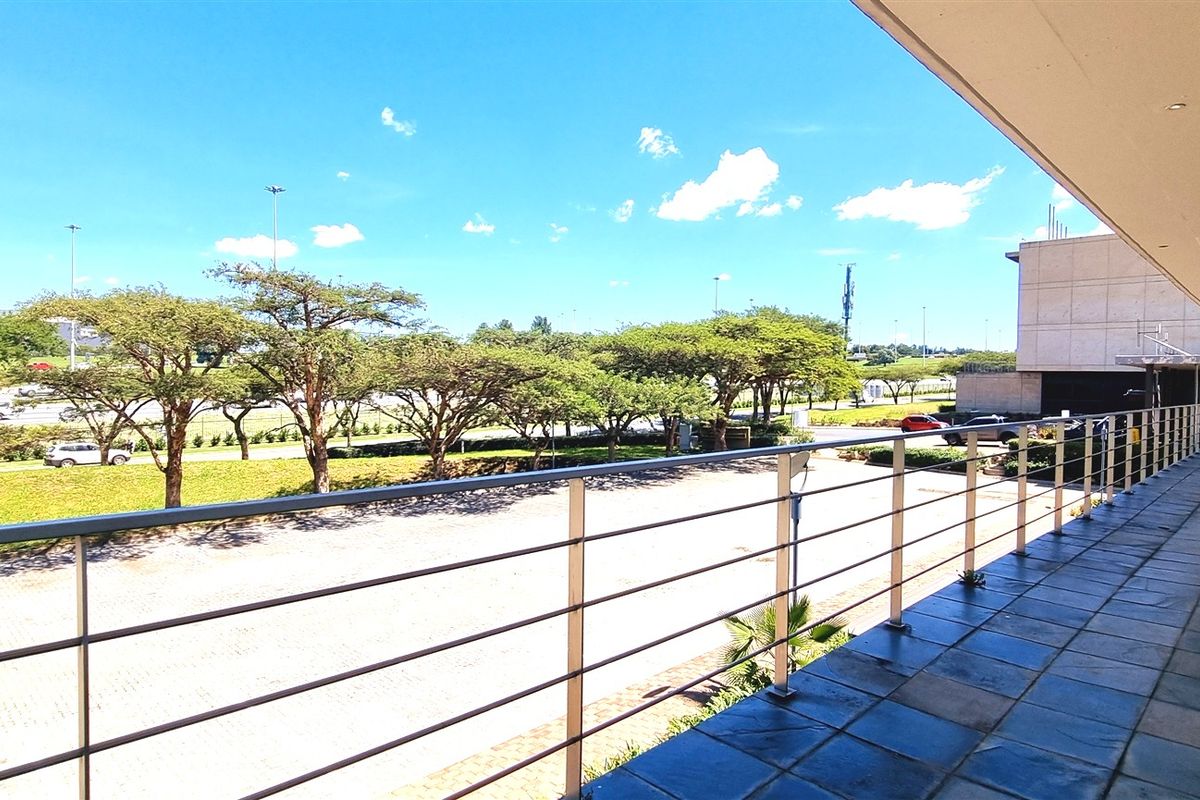Freestanding Building to let in Woodmead North - Photo 5