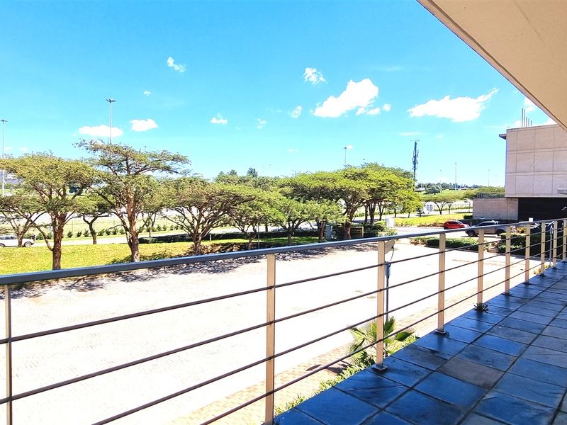 Freestanding Building to let in Woodmead North - Photo 5
