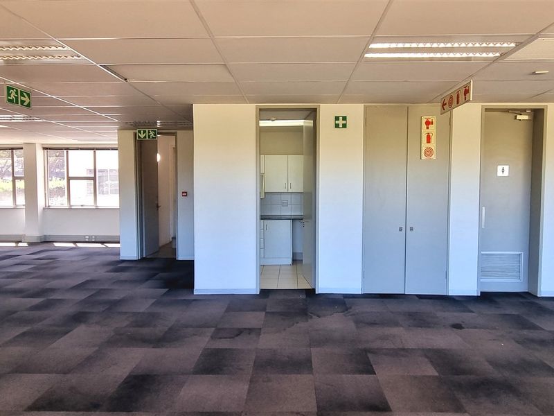 Freestanding Building to let in Woodmead North - Photo 8