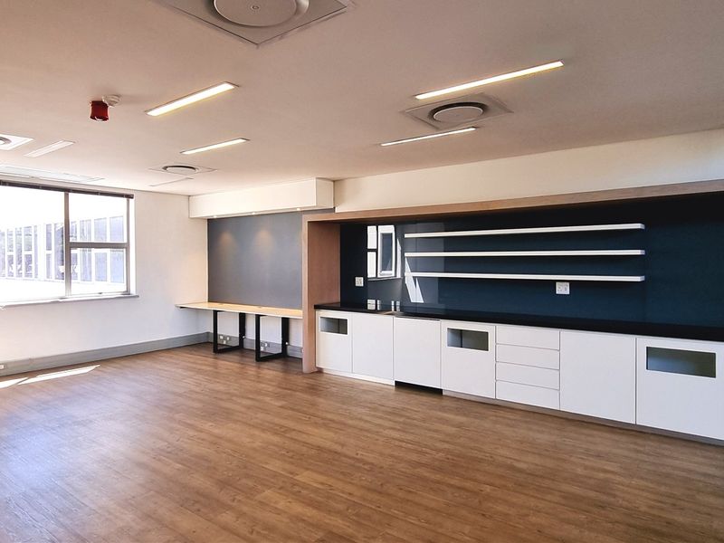 Freestanding Building to let in Woodmead North - Photo 4