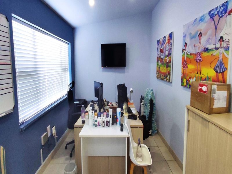 400m2 Zoned Office Building For Sale in Blairgowrie, Randburg - Photo 4