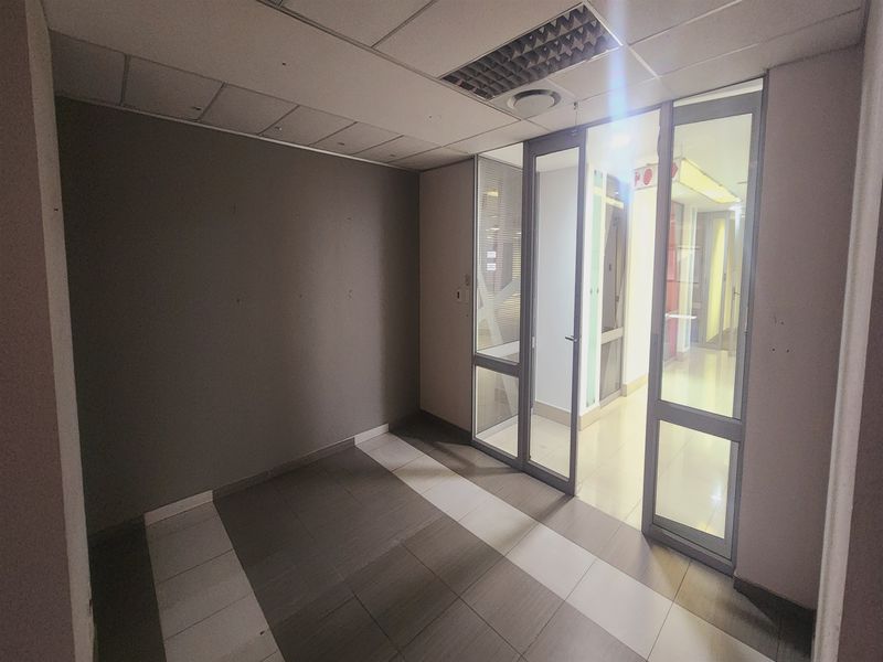 Offices to let in Sandown, Sandton - Photo 3