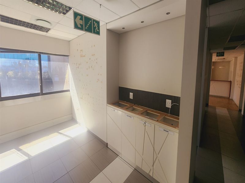 Offices to let in Sandown, Sandton - Photo 4