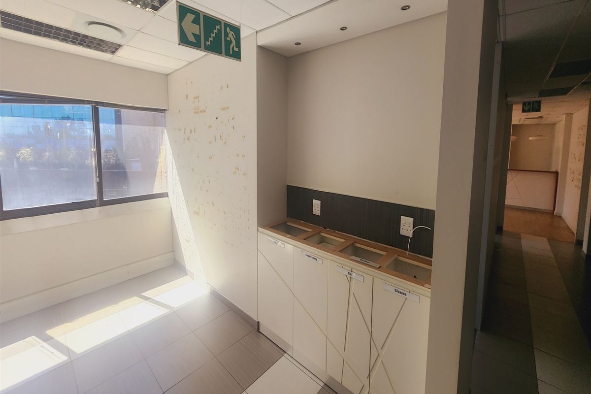 Offices to let in Sandown, Sandton - Photo 4