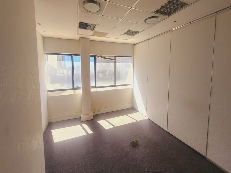 Offices to let in Sandown, Sandton - Photo 5