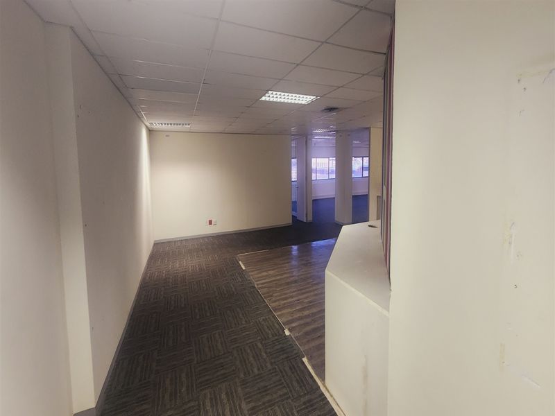 Offices to let in Sandown, Sandton - Photo 3