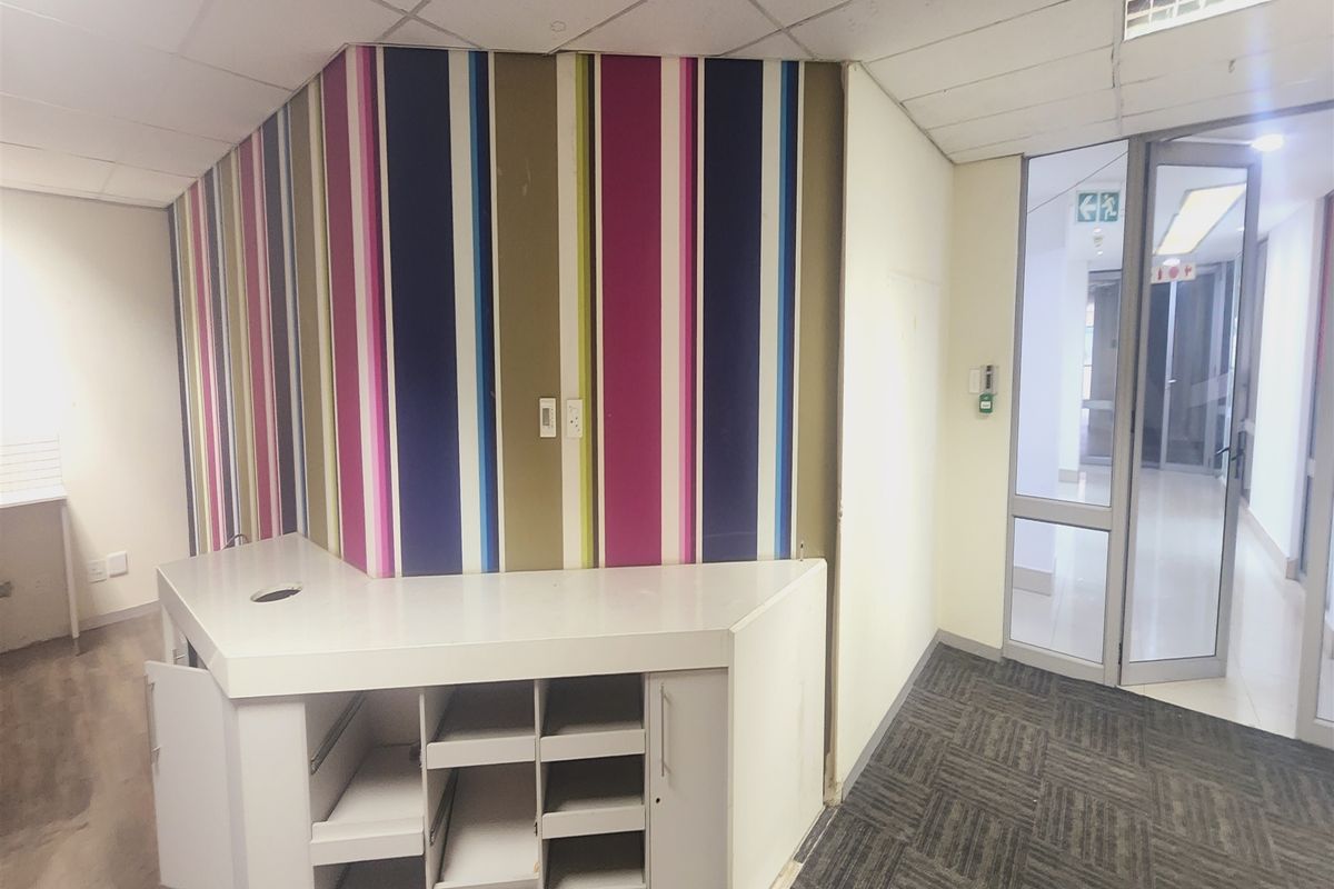 Offices to let in Sandown, Sandton - Photo 4