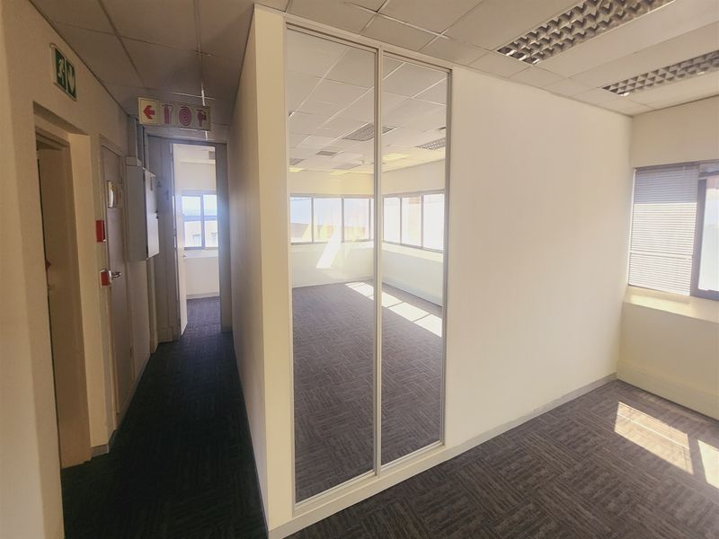Offices to let in Sandown, Sandton - Photo 10