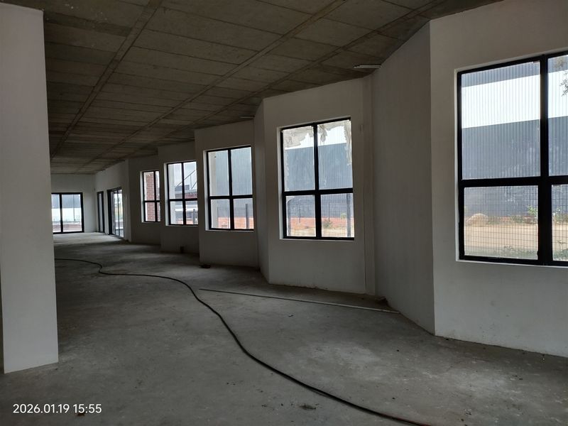 7731m2  Warehouse  - TO LEASE - Photo 10