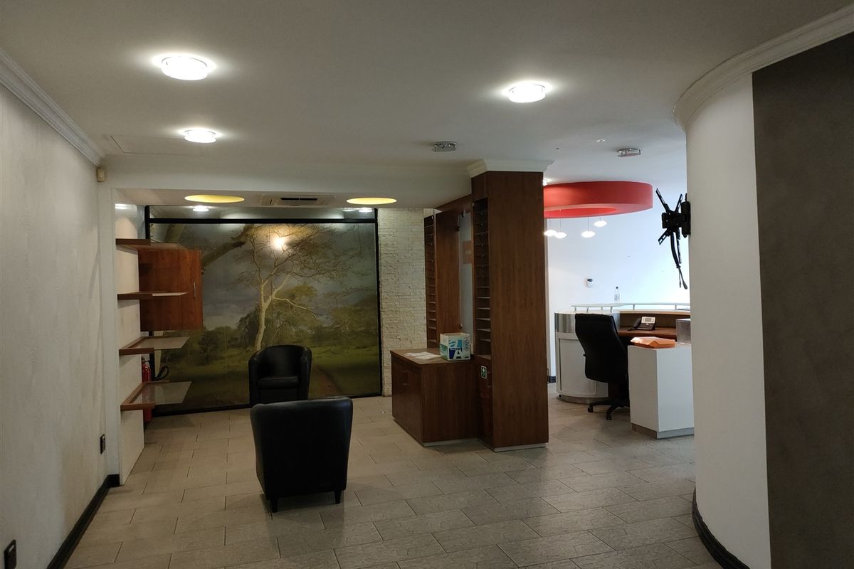 2798m2  Warehouse  - TO LEASE - Photo 4