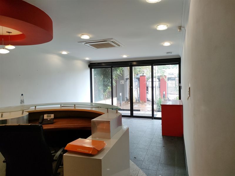 2798m2  Warehouse  - TO LEASE - Photo 2