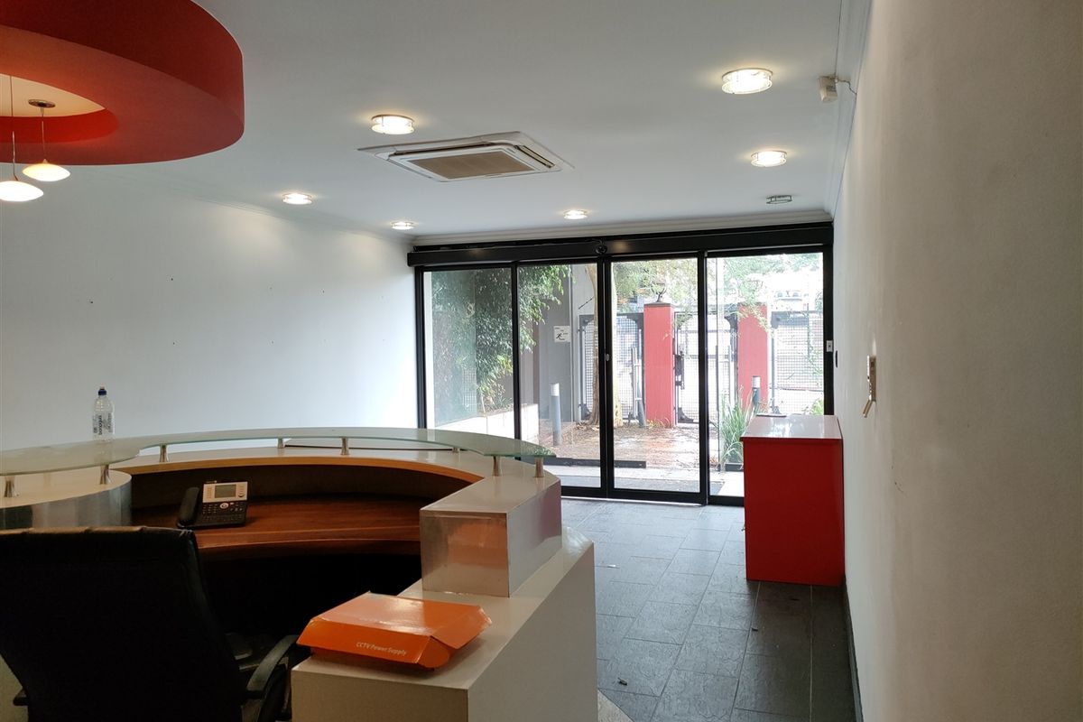 2798m2  Warehouse  - TO LEASE - Photo 2