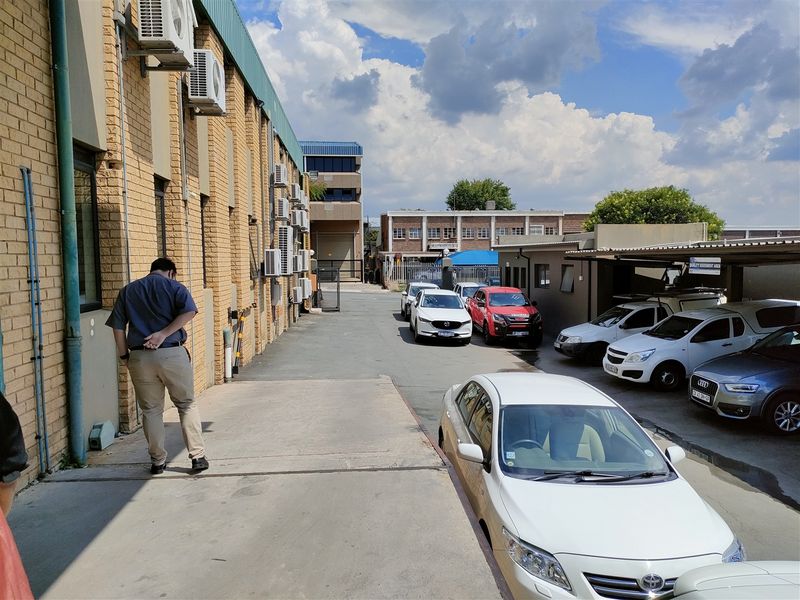 2798m2  Warehouse  - TO LEASE in Strijdompark - Photo 7