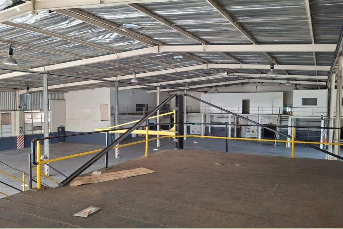 2798m2  Warehouse  - TO LEASE in Strijdompark - Photo 4