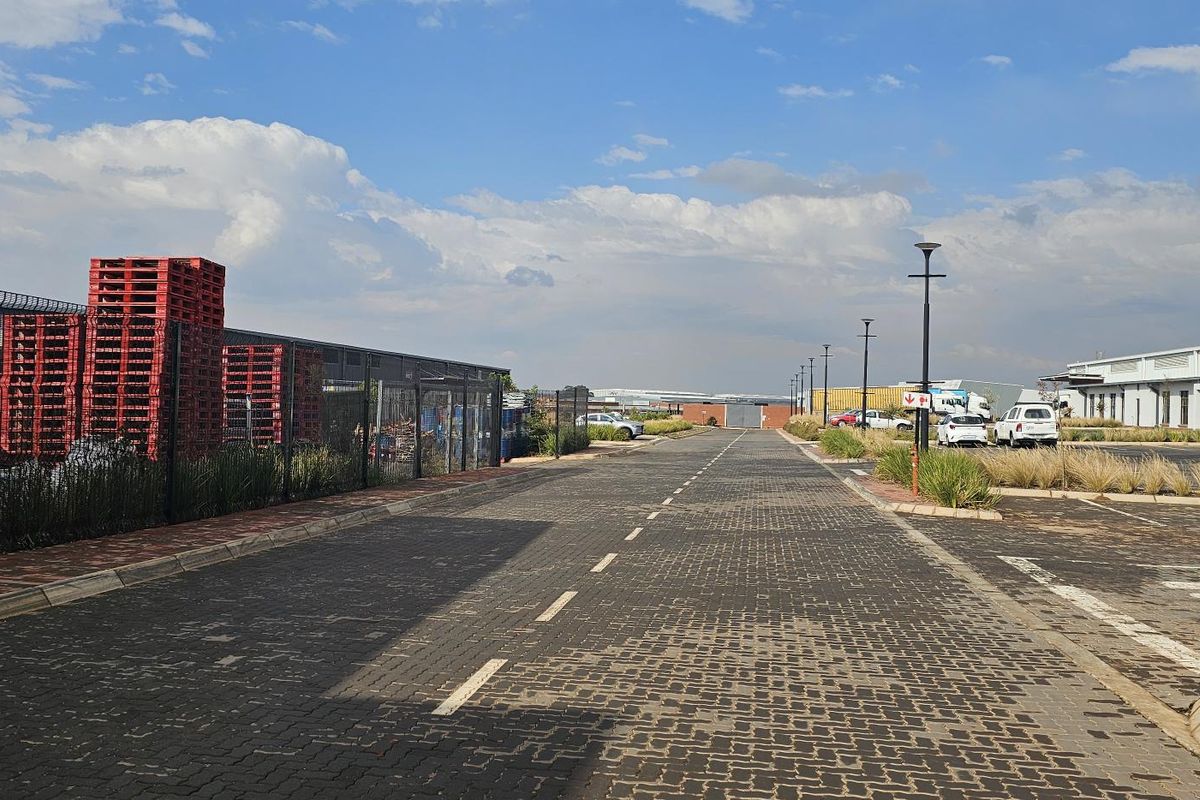 Boost Efficiency with Our Strategically Located Warehouses - Photo 5