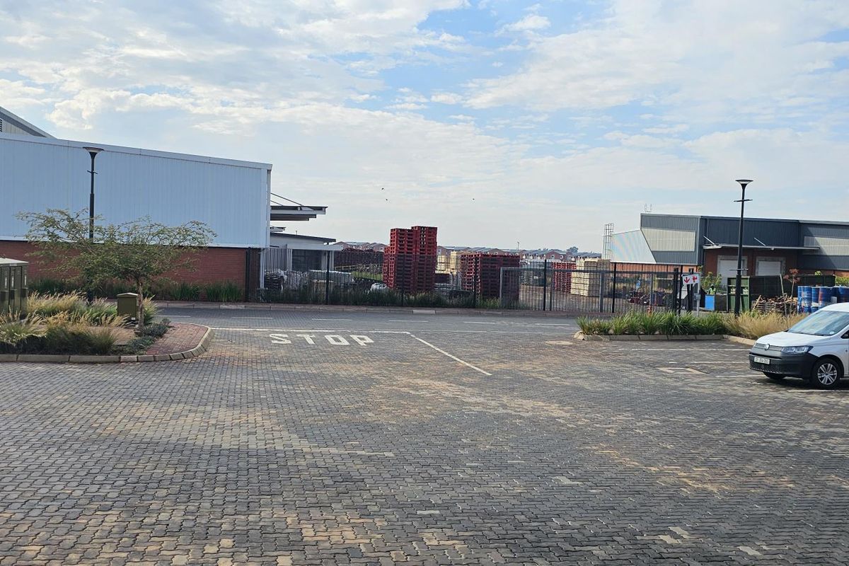 Boost Efficiency with Our Strategically Located Warehouses - Photo 2