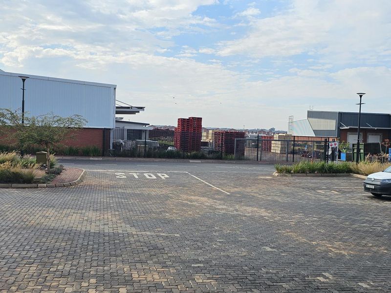 Boost Efficiency with Our Strategically Located Warehouses - Photo 2