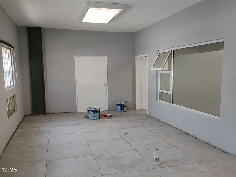 650m2  Warehouse  - FOR SALE at R5,8m plus vat - Photo 10