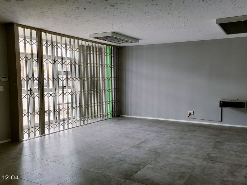 650m2  Warehouse  - FOR SALE at R5,8m plus vat - Photo 6