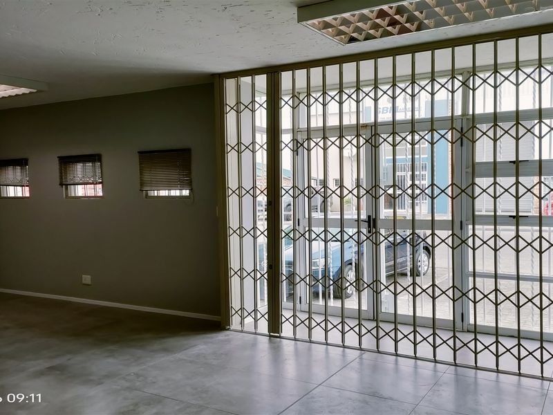 650m2  Warehouse  - FOR SALE at R5,8m plus vat - Photo 5