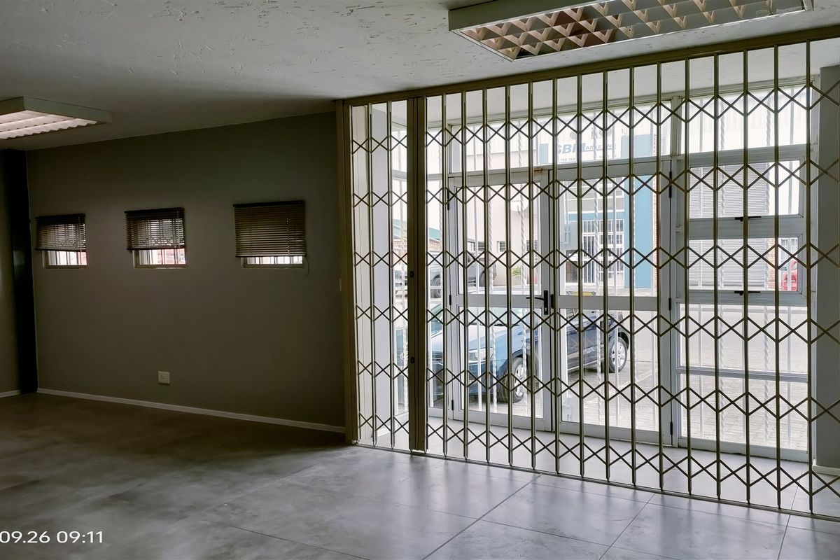 650m2  Warehouse  - FOR SALE at R5,8m plus vat - Photo 5