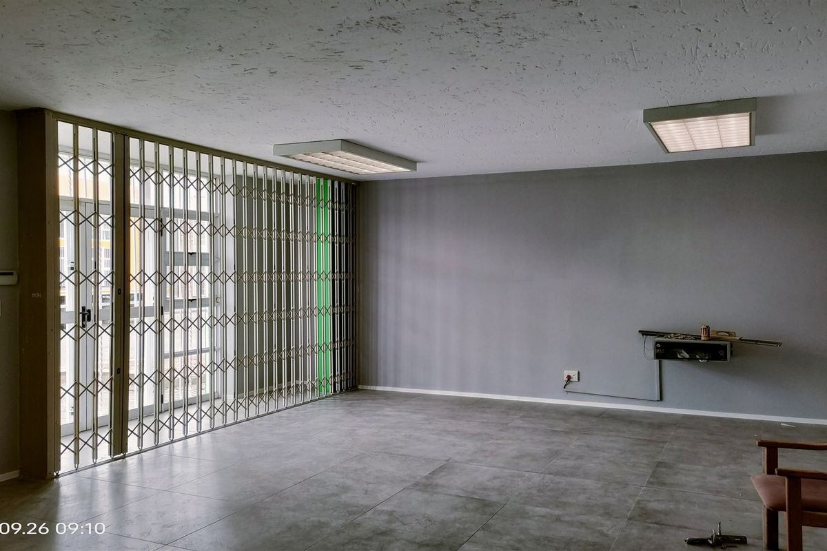 650m2  Warehouse  - FOR SALE at R5,8m plus vat - Photo 4