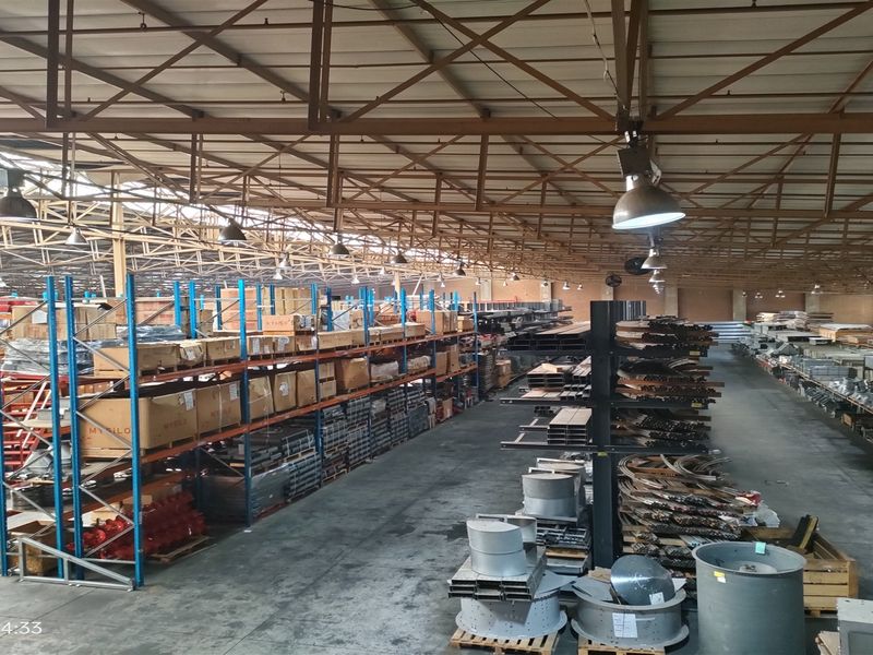 1600m2  Warehouse  - TO LEASE - Photo 7