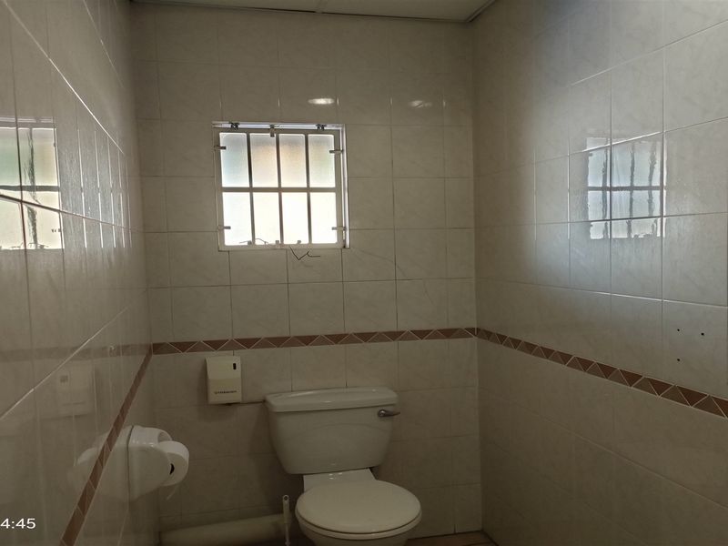 1600m2  Warehouse  - TO LEASE - Photo 4