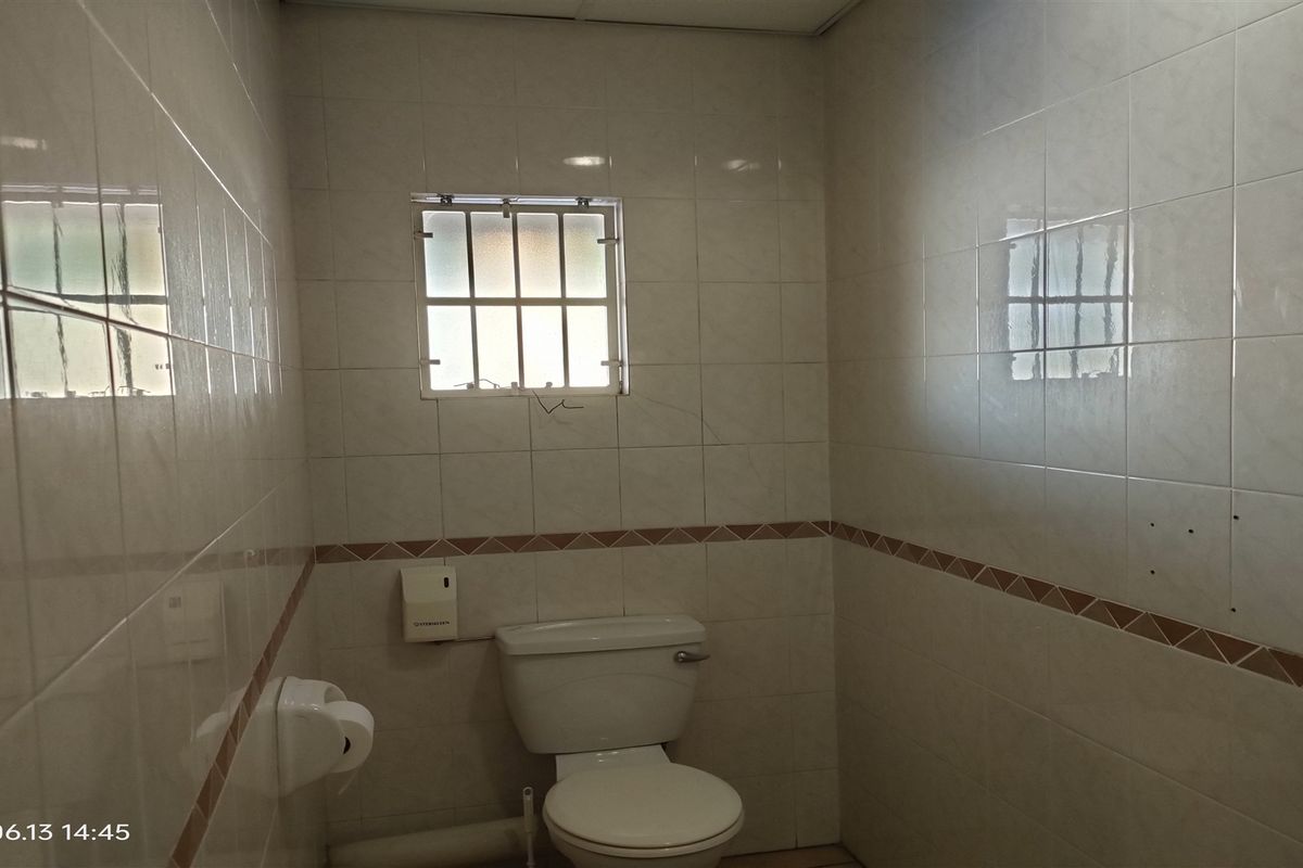 1600m2  Warehouse  - TO LEASE - Photo 4