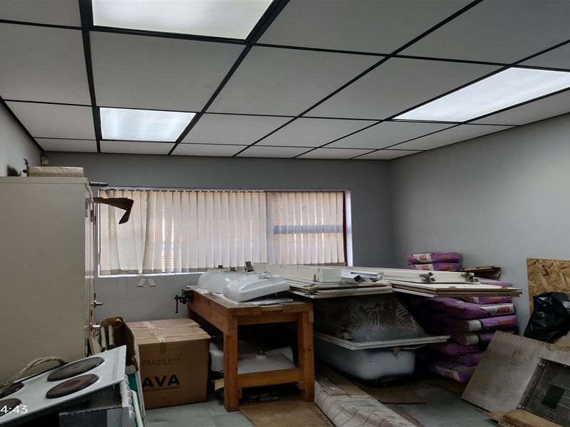 1600m2  Warehouse  - TO LEASE - Photo 3