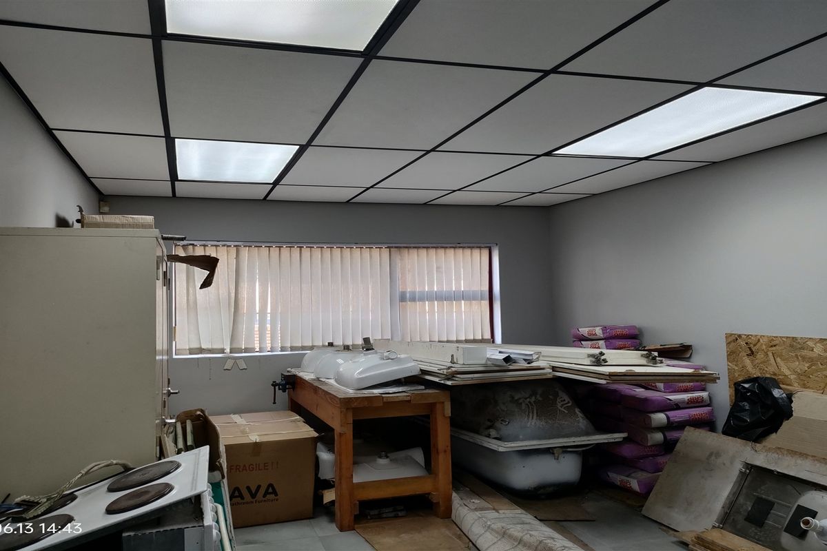 1600m2  Warehouse  - TO LEASE - Photo 3