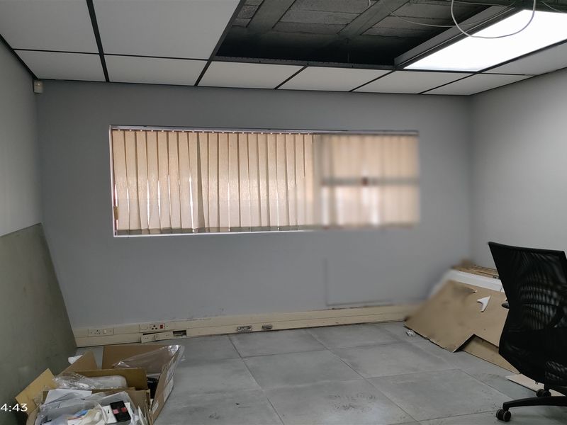 1600m2  Warehouse  - TO LEASE - Photo 5