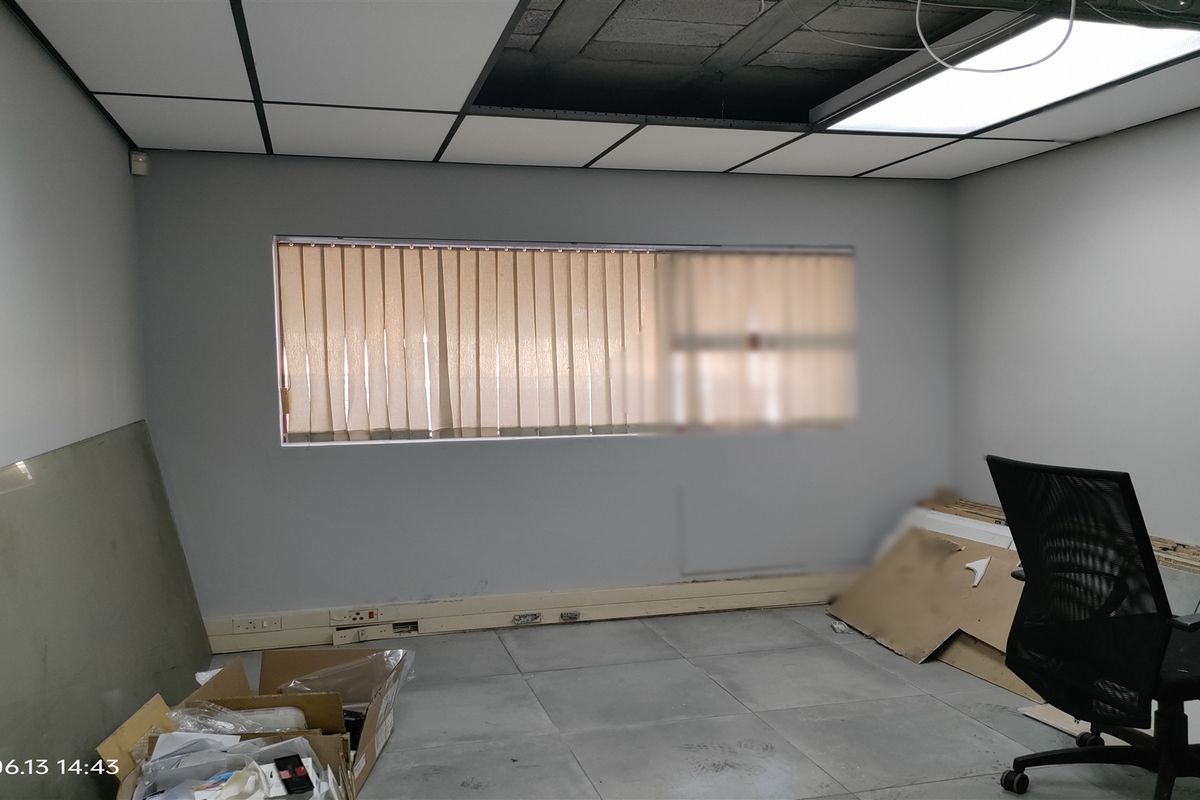 1600m2  Warehouse  - TO LEASE - Photo 5