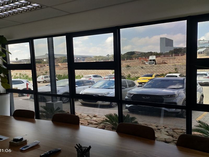 318m2  Warehouse  - TO LEASE - Photo 6