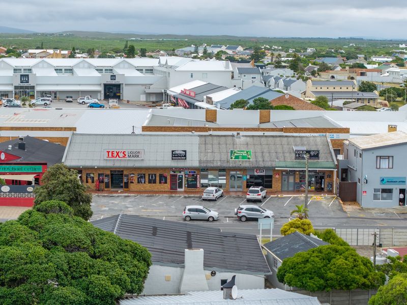 Prime Commercial Building for Sale in the Heart of Struisbaai - Photo 4
