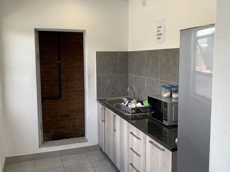 Warehouse to let in Longlake - Photo 5