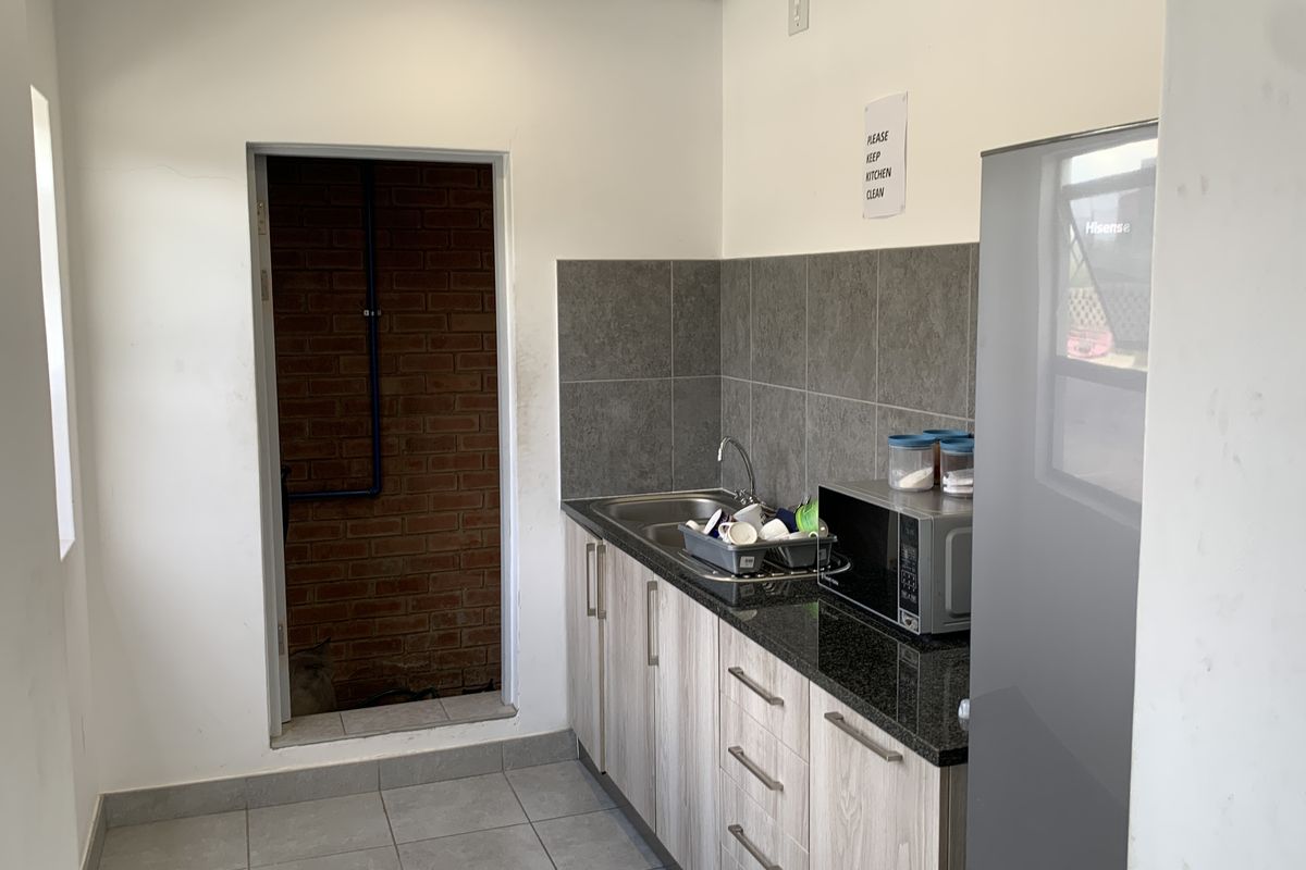 Warehouse to let in Longlake - Photo 5