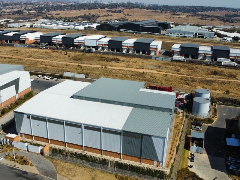 Warehouse to let in Longlake - Photo 2