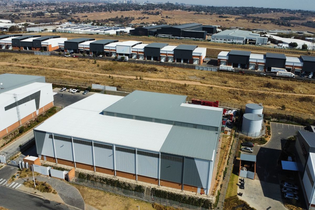 Warehouse to let in Longlake - Photo 2