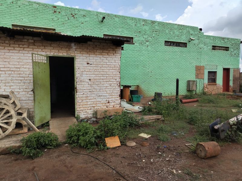 Discover a Prime 250m2 Industrial Property for sale in Koster—perfect for your business expansion! - Photo 6