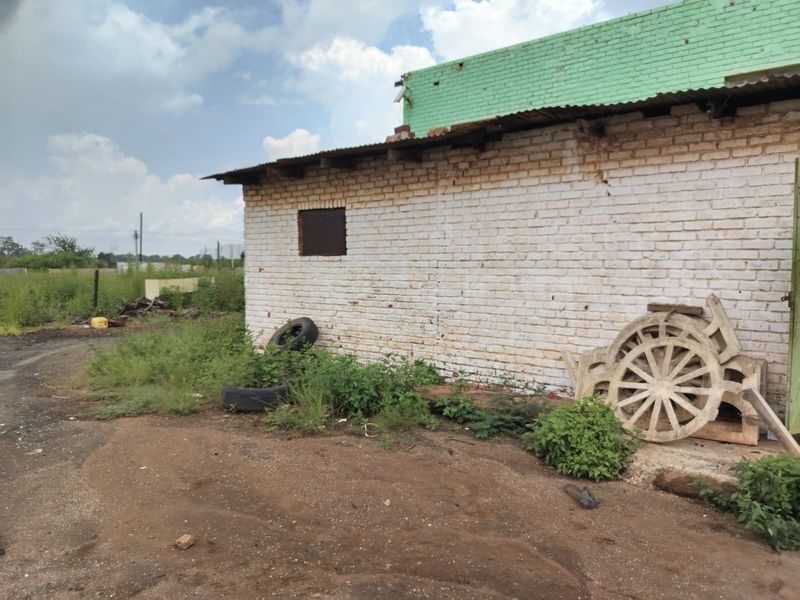 Discover a Prime 250m2 Industrial Property for sale in Koster—perfect for your business expansion! - Photo 10