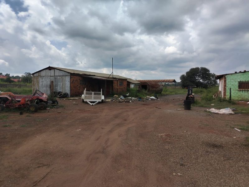 Discover a Prime 250m2 Industrial Property for sale in Koster—perfect for your business expansion! - Photo 8