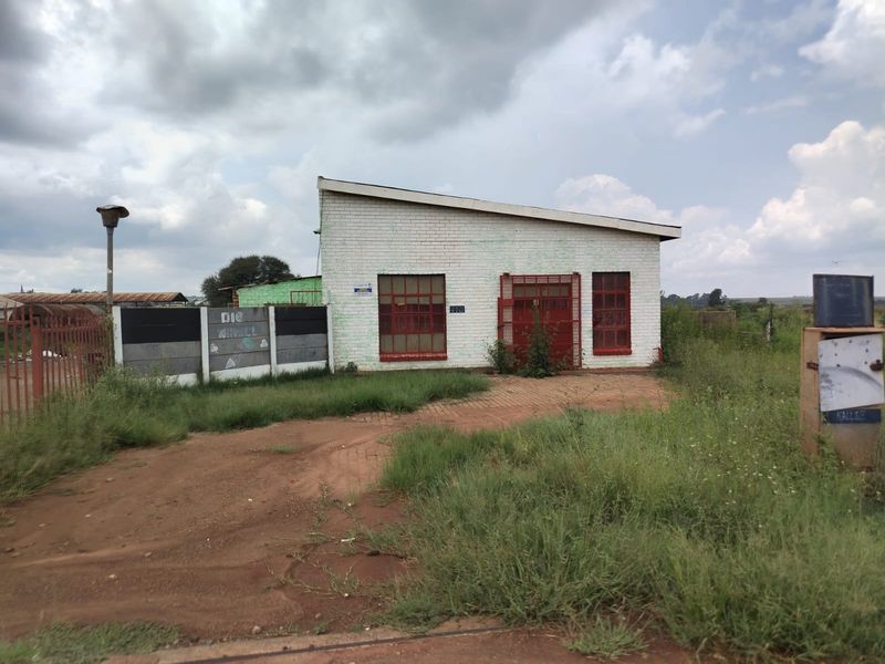 Discover a Prime 250m2 Industrial Property for sale in Koster—perfect for your business expansion! - Photo 2