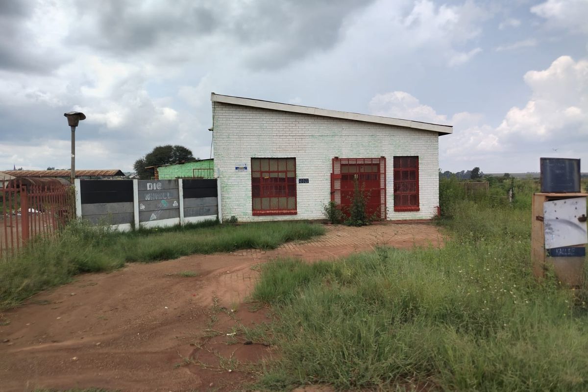 Discover a Prime 250m2 Industrial Property for sale in Koster—perfect for your business expansion! - Photo 2