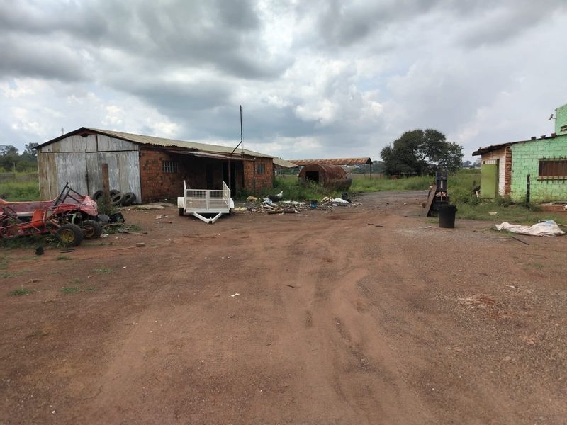 Discover a Prime 250m2 Industrial Property for sale in Koster—perfect for your business expansion! - Photo 4