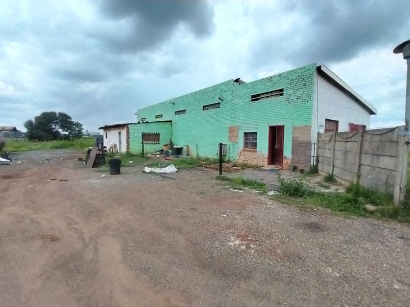 Discover a Prime 250m2 Industrial Property for sale in Koster—perfect for your business expansion! - Photo 1