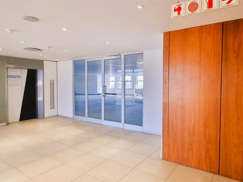 Space to let in Nicol way East - Photo 3
