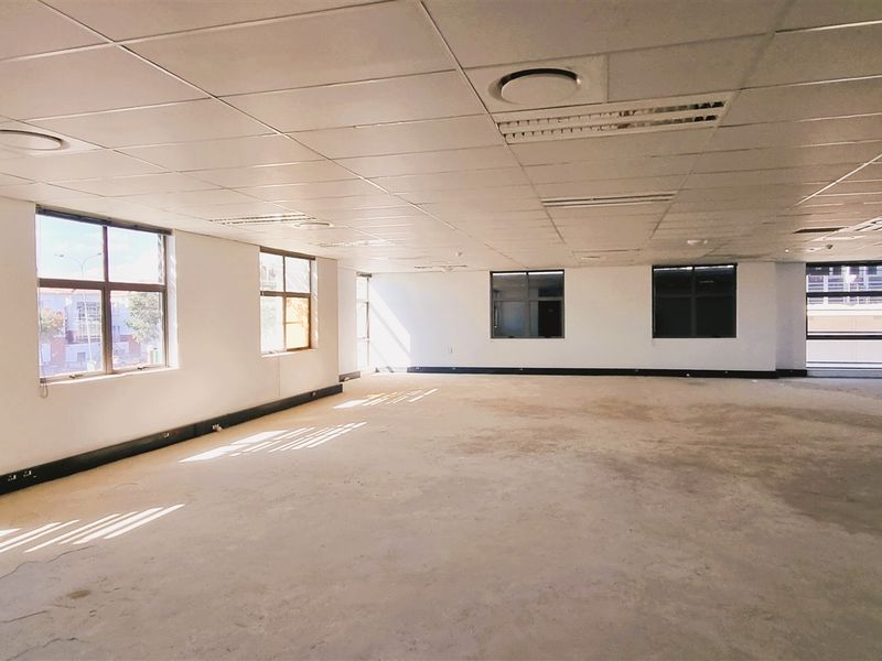 Space to let in Nicol way East - Photo 5