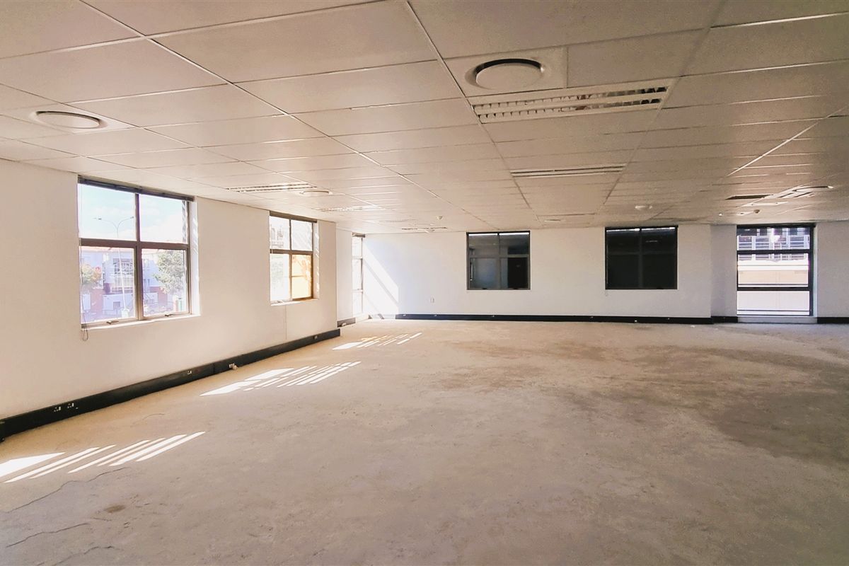 Space to let in Nicol way East - Photo 5